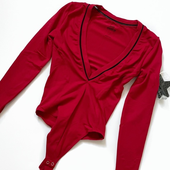 GOOD AMERICAN Red V-Neck Bodysuit (MULTIPLE) - Picture 1 of 3